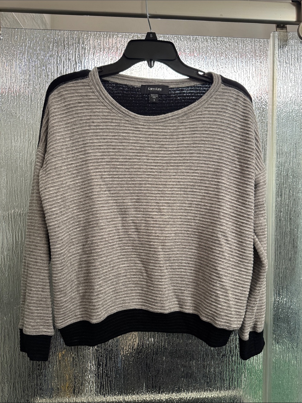 Minimal Ribbed Crewneck Sweater - Picture 5 of 8